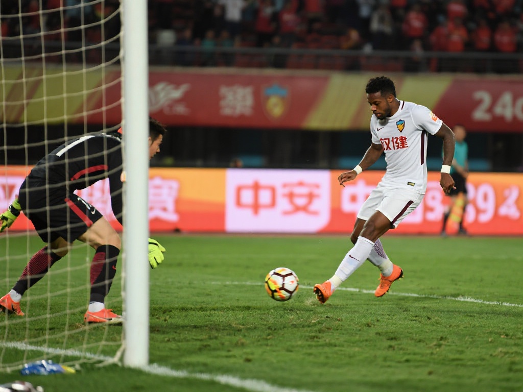 以一场经典比赛为例，在对阵强敌的比赛中，权健曾利用